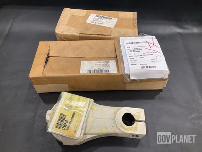 (27) Oshkosh 1796720 Steering Pitman Arms