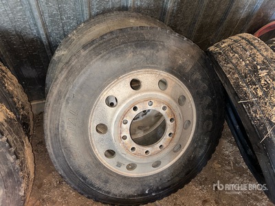 Quantity of (2) Firestone 11R24.5 Neumáticos