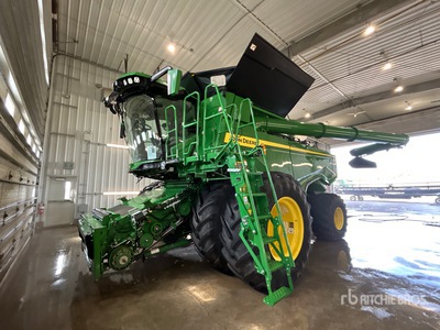 2023 John Deere X9 1000 Combine Harvester