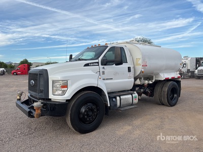 2017 Ford F-750 2000 gal 4x2 Water Truck