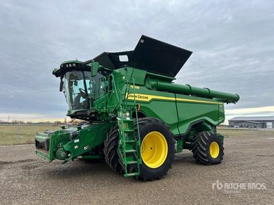 2023 John Deere X9 1000 Combine Harvester
