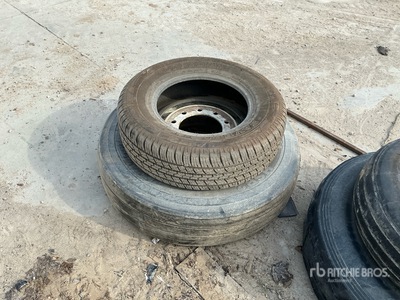 (1) 11R22.5, (1) 255/70R17 Banden