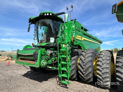 2023 John Deere X9 1000 Combine Harvester