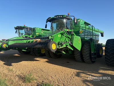 2016 John Deere S680 Combine Harvester