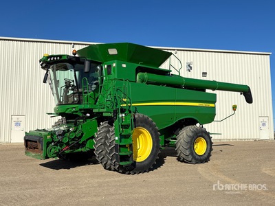 2016 John Deere S680 Combine Harvester