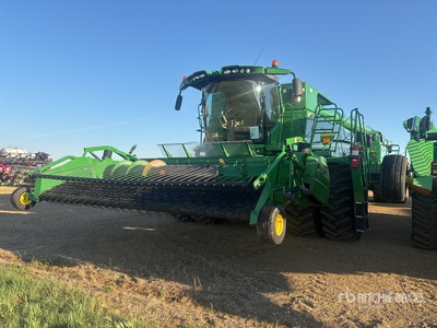 2015 John Deere S680 Combine Harvester