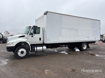2016 International 4300 4x2 Furgoneta caja cerrada