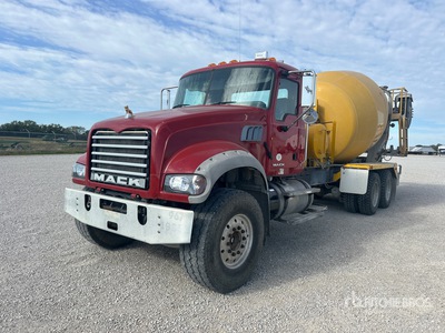 2014 Mack GU713 8x4 Mixer vrachtwagen