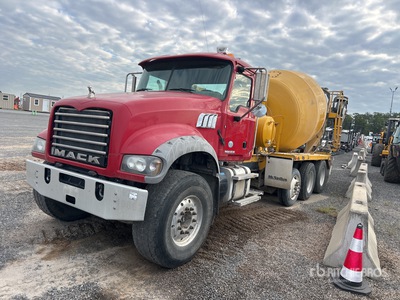 2014 Mack GU713 10x4 Camion hormigonera