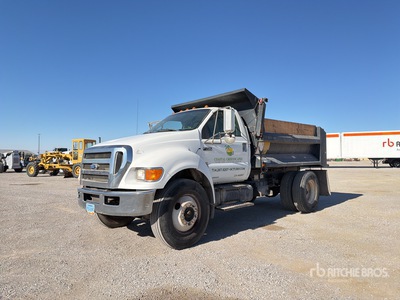 2010 Ford F-750 XL 4x2 S/A Dump Truck