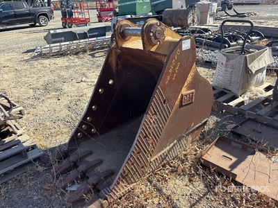 34 in Digging Excavator Bucket