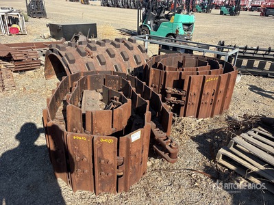 Quantity of (2) Single Grouser 24 in Steel Laufketten