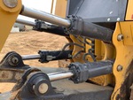 Hydraulics with Ripper Cylinders