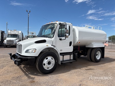 2013 Freightliner M2 106 2000 gal 4x2 Camion cisterna de agua