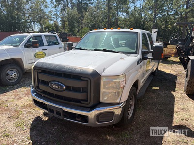 2014 Ford F-350 XL 4x2 Crew Cab Utility Truck