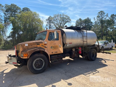 1995 Rosco 2000 gal on 1996 International 7000 4x2 Asphalt Distributor Truck