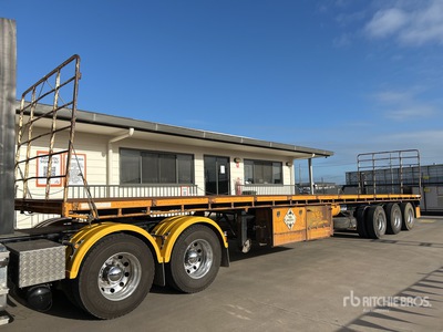 2004 MaxiTrans Flatbed Trailer