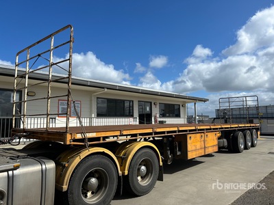 2004 MaxiTrans Flatbed Trailer