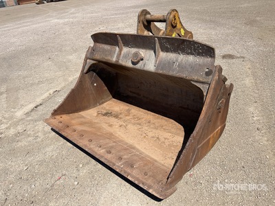 AE 1800 mm Q/C Hydraulic Tilting Baggerlöffel - Fits 20 - 25 ton