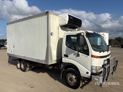 2001 Hino Dutro 4x2 Camions - frigorifiques