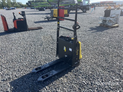 2020 Hyster P1.6 Industrial Tractor