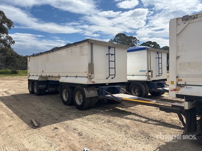 2017 Sloanebuilt Quad Dog 8.1 m End Dump Trailer