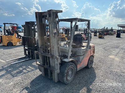 2015 Toyota 8FGU32 4550 lb Pneumatic Tire Heftruck