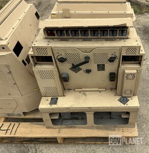 (3) Coms Vehicular Mount Assemblies Abbigliamento militare vario