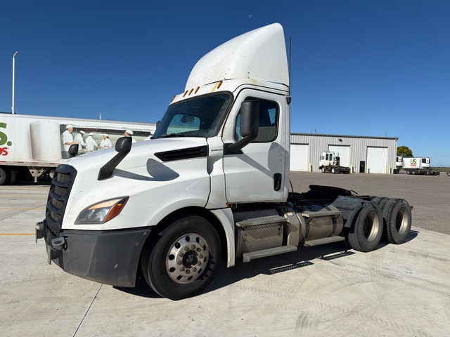 2019 Freightliner Cascadia 126 6x4 T/A Day Cab Truck Tractor