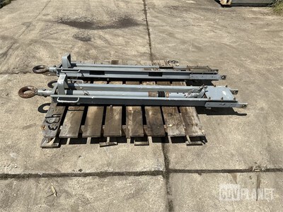 (2) Mendenhall Industries Aircraft Lifts Abbigliamento militare vario