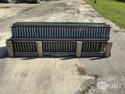 (14) Galvanized Steel Roller Conveyors Abbigliamento militare vario