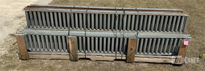 (14) Galvanized Steel Roller Conveyors Abbigliamento militare vario