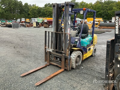 1999 Komatsu FG25T-12 Carrelli Elevatori