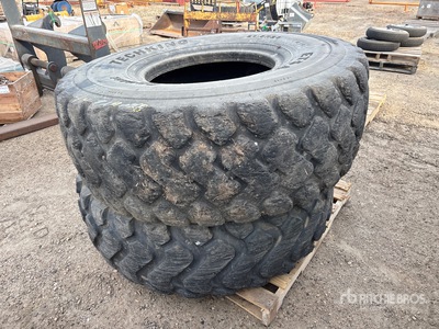 Quantity of (2) 20.5R25 Opony