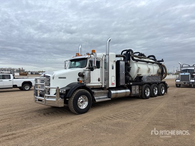 2014 Camex on 2014 Kenworth T-800 8x6 Sleeper Combination Wash/ Vacuüm tankwagen