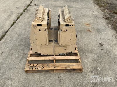 (2) Coms Vehicular Mount Assemblies Abbigliamento militare vario