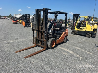 2012 Toyota 8FGU25 4800 lb Pneumatic Tire Chariot Élévateur