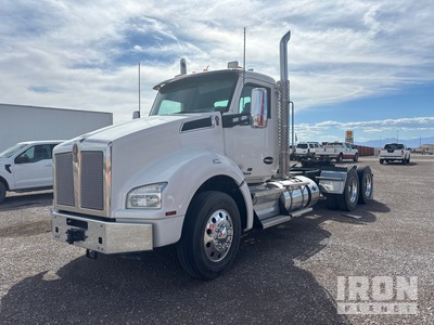 2019 Kenworth T880 6x4 Ciągnik siodłowy T/A z kabiną dzienną