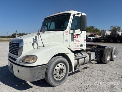 2009 Freightliner Columbia 120 6x4 Ciągnik siodłowy T/A z kabiną dzienną