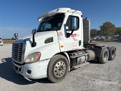 2015 Freightliner Cascadia 113 6x4 Ciągnik siodłowy T/A z kabiną dzienną