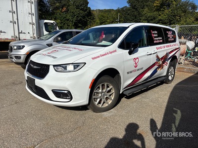 2024 Chrysler Pacifica Handicapped Ramp Van Minivan