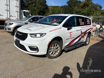 2024 Chrysler Pacifica Handicapped Ramp Van Minivan