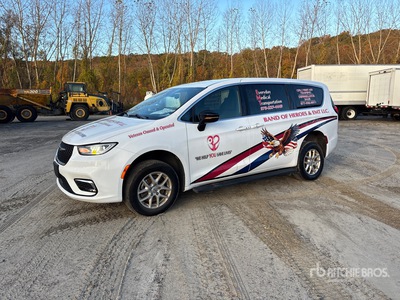 2024 Chrysler Pacifica Handicapped Ramp Van Minivan