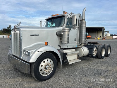 2005 Kenworth W900B 8x4 Tri/A Day Cab Truck Tractor