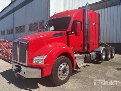 2016 Kenworth T880 8x4 Sleeper Truck Tractor
