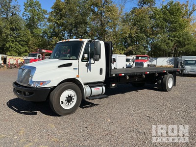 2013 International 4300 4x2 Kiepwagen met open laadbak