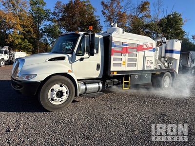Vacmasters X4000 on 2016 International 4300 4x2 Vacuum Tanker Truck