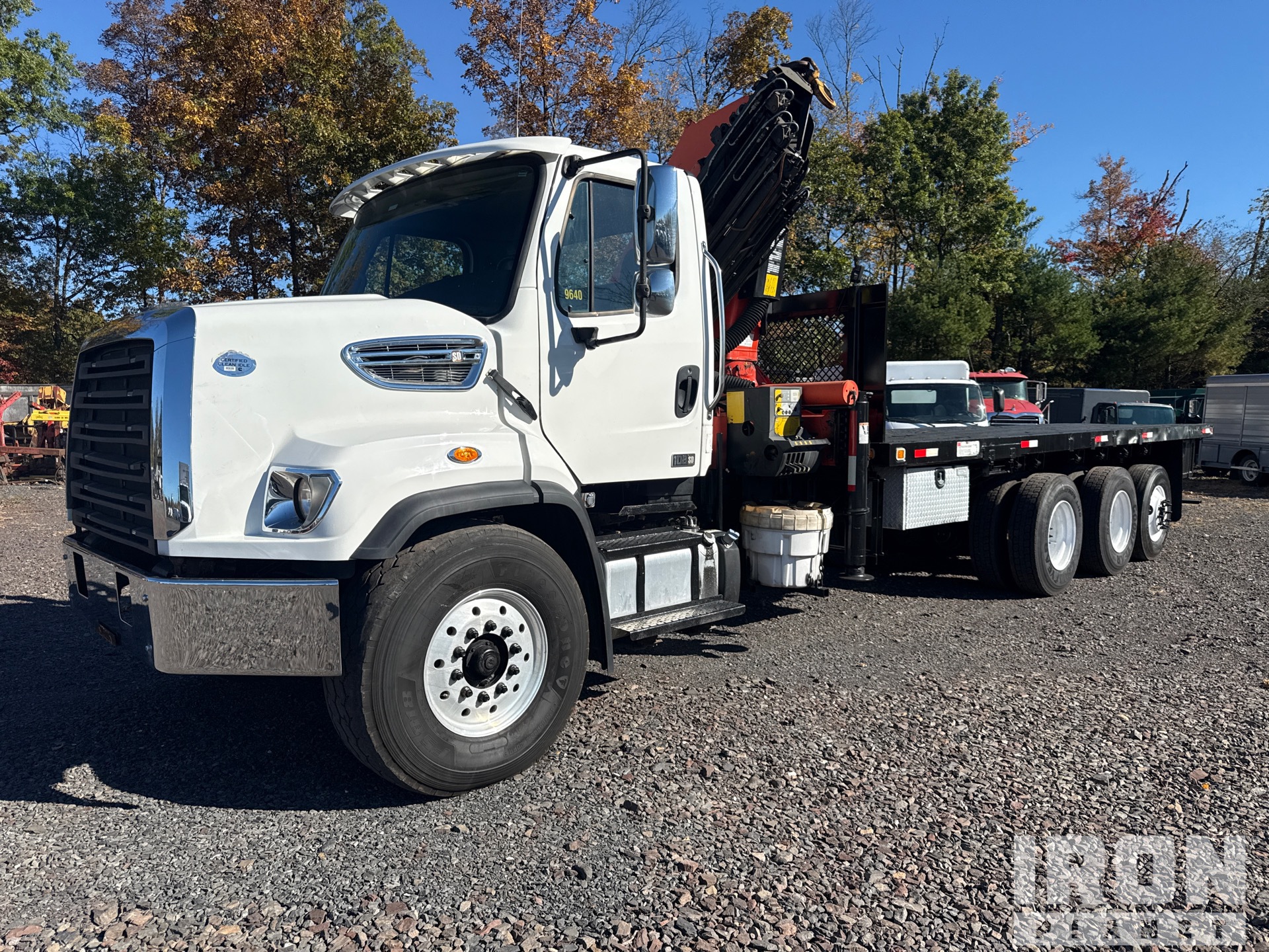 2014 Palfinger Pk 33002-EHG 19400 lb Knuckle Boom on 2015 Freightliner 108SD 6x4 Palfinger PK33002-EHG Knuckleboom on Pritschenwagen mit Kran
