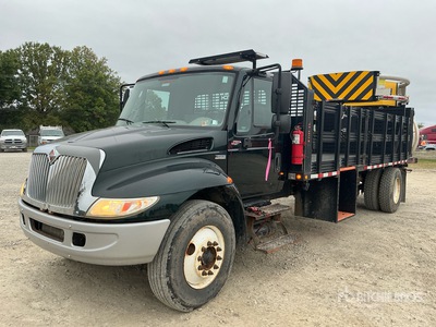 2013 International 4300 4x2 Attenuator Truck