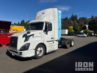 2018 Volvo VNL CNG 6x4 T/A Dagcabine Trekker